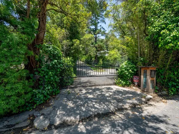9171 Hazen Dr, Beverly Hills, CA 90210