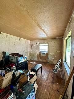 3rd image of 3167 E 6th Ave