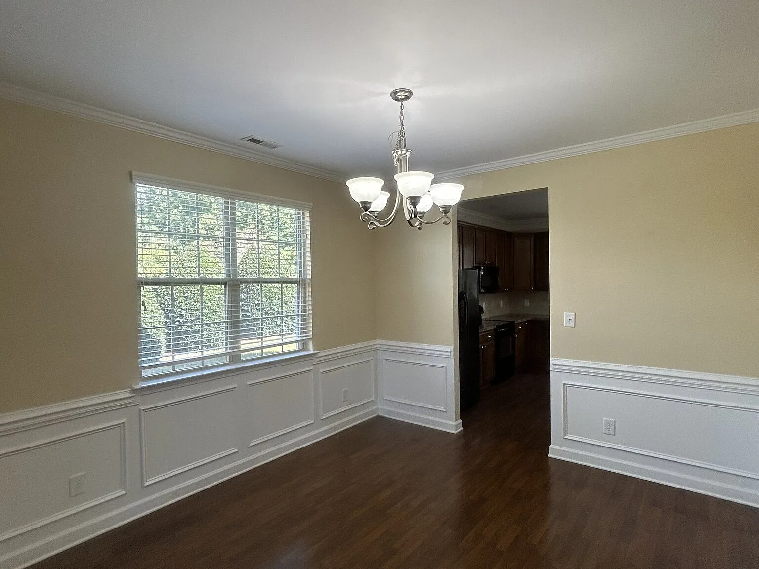 4 bed, 2.5 bath, 2600 sqft, $2,195 — Photo 3