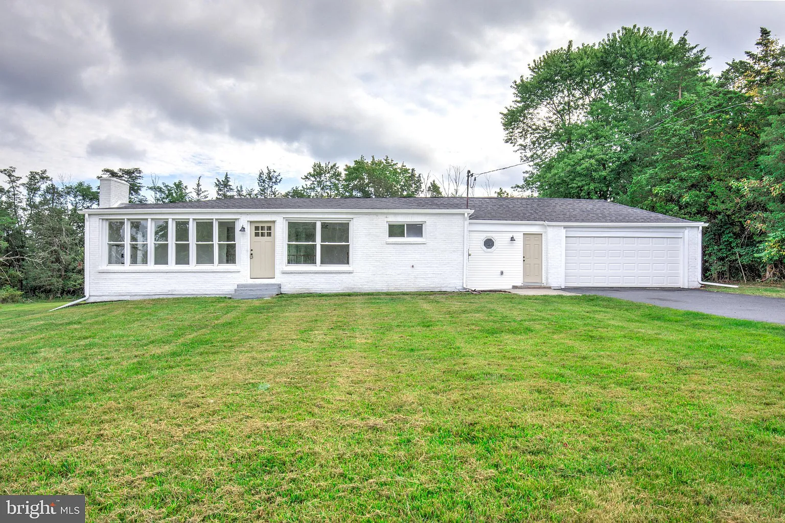 353 Douglass Dr photo 1