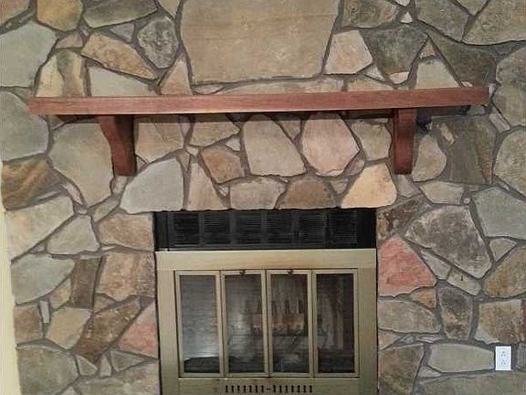 3rd image of 9730 Wallwood Dr SE