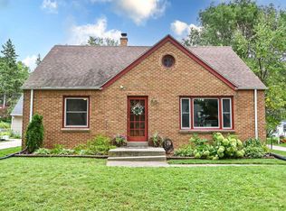 4070 N 110th St, Wauwatosa, WI 53222