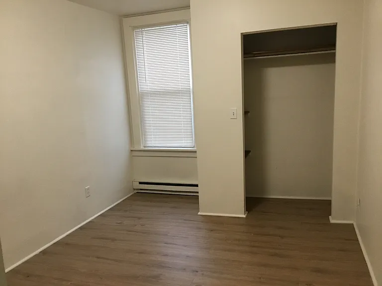 327 E Broadway St — Photo 4
