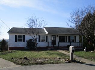 206 Pine Knoll Rd, Wheeling, WV 26003