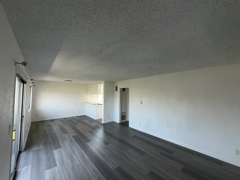 926 N Ardmore Ave #16 — Photo 2