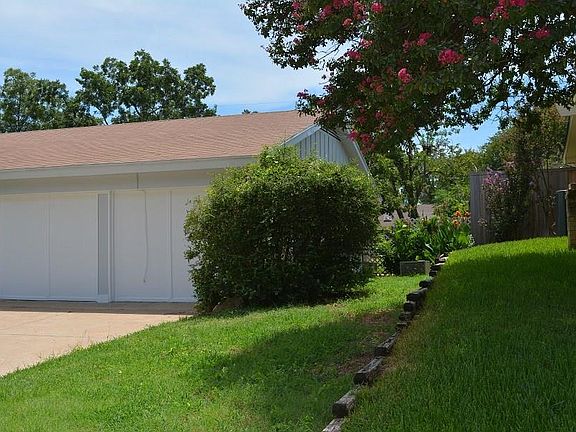 2nd image of 1812 Knoxville Dr