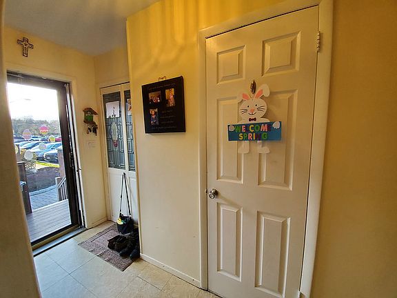 2nd image of 20 Heritage Dr APT A