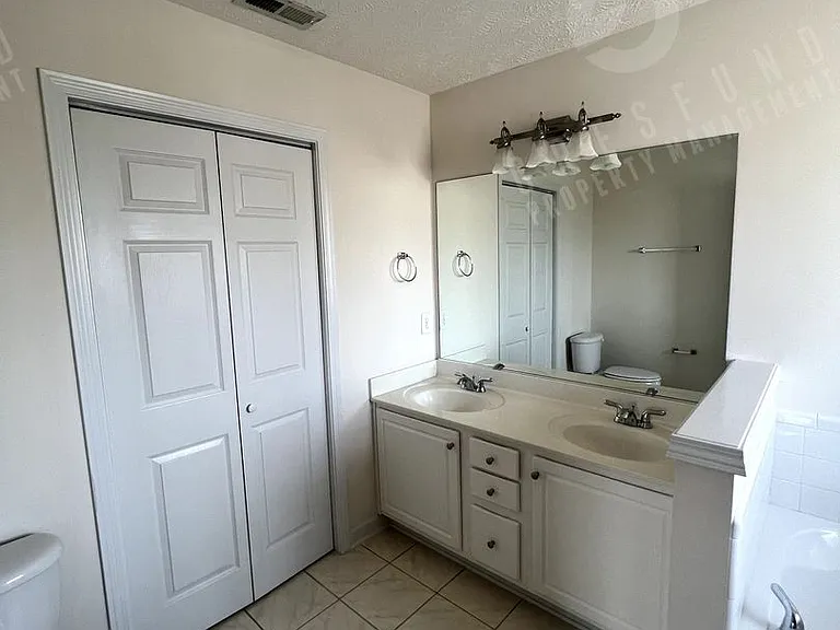 1811 Balmoral Dr #202 — Photo 11
