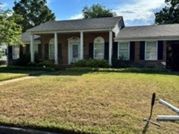 2nd image of 918 Forest View Dr