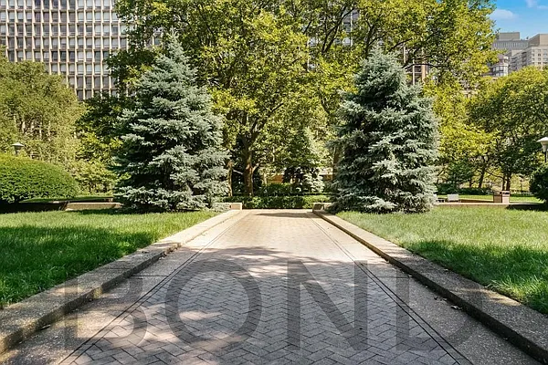 Rented by Bond New York | media 15