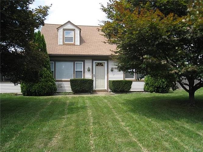 1st image of 3421 Greenway St