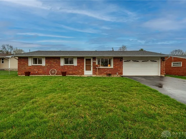 2525 Newcastle Dr, Dayton, OH 45420