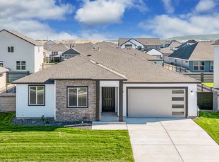 8211 Lennox St, West Richland, WA 99353