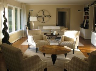 580 Park Club Ln, Williamsville, NY 14221