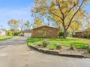 708 E Woodland Dr, Saint Joseph, IL