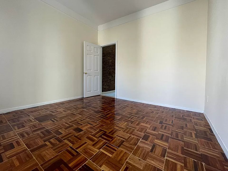 1st image of 217 E 85th St #15