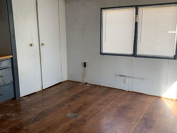 4th image of 300 Keller St Lot 4