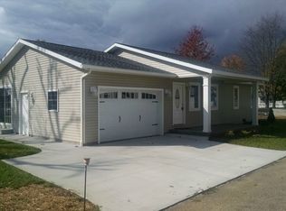 308 Esther Ct NW, New Philadelphia, OH