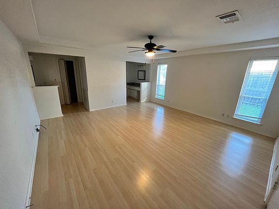 3rd image of 3212 Pinehurst Dr