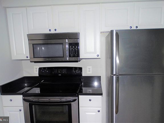 4th image of 3309 Wyndham Cres #2179