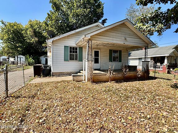 2nd image of 1009 Cedarwood St