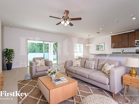 3rd image of 900 Avenal Ln