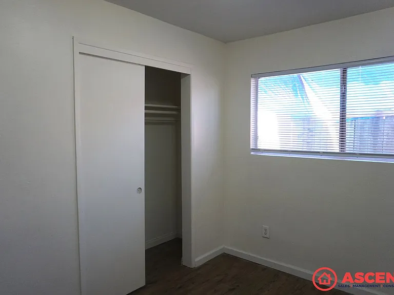 914 Quincy Street — Photo 9