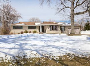 4911 Ringer Rd, Saint Louis, MO 63129