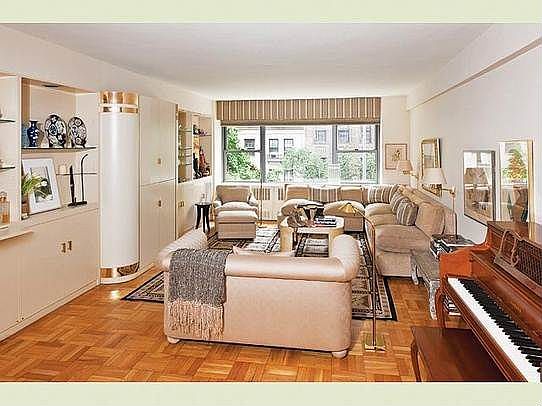 2nd image of 45 E 72nd St APT 3C