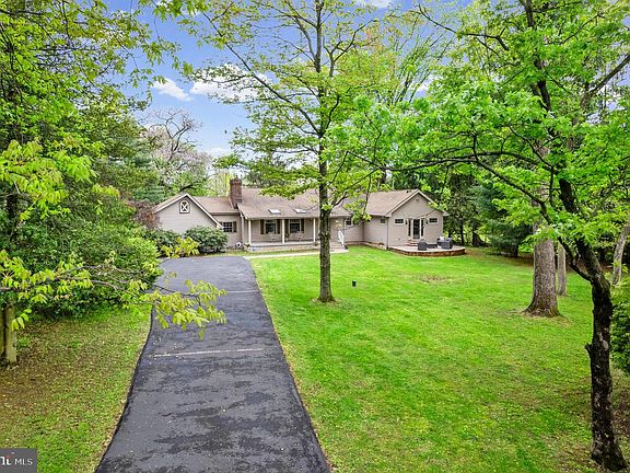 3rd image of 612 Doublewoods Rd