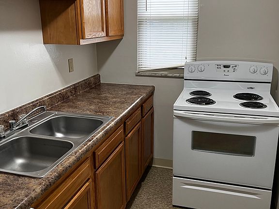 3rd image of 18051 Lakeshore Blvd #106