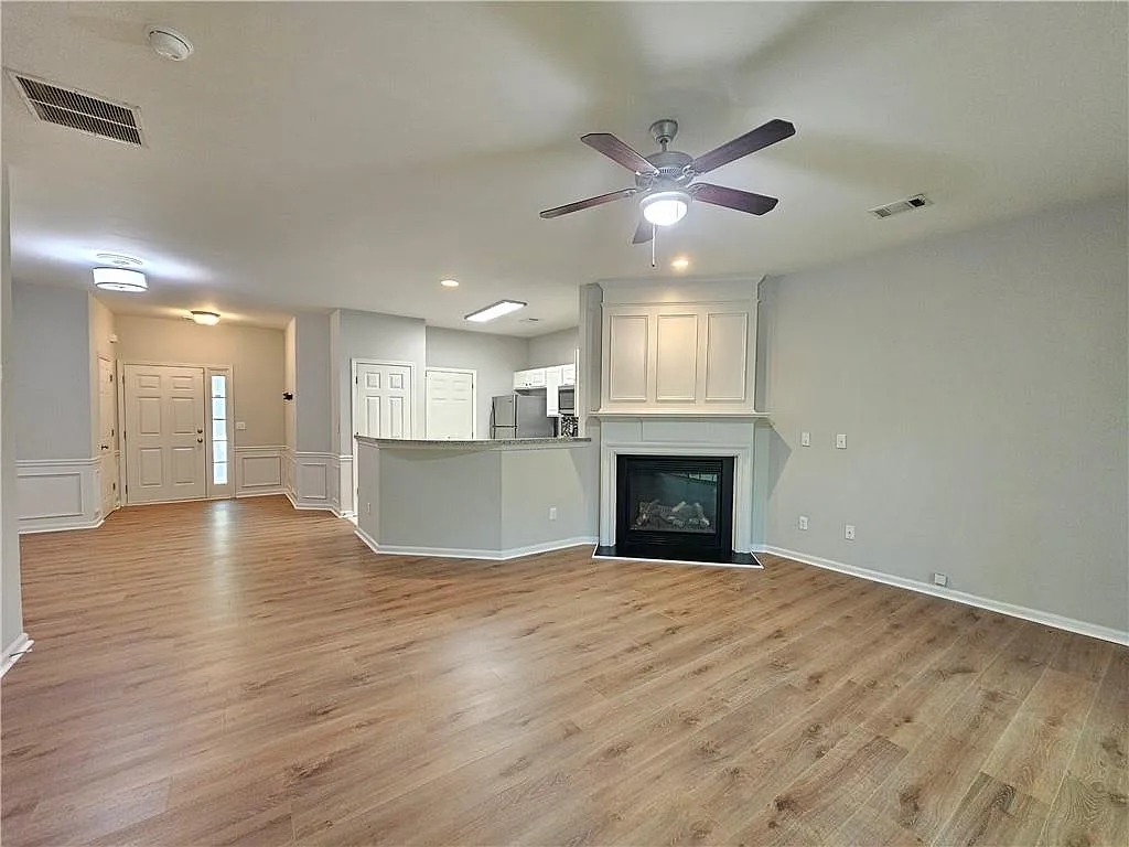 3 bed, 2.5 bath, 1416 sqft, $2,200 — Photo 4