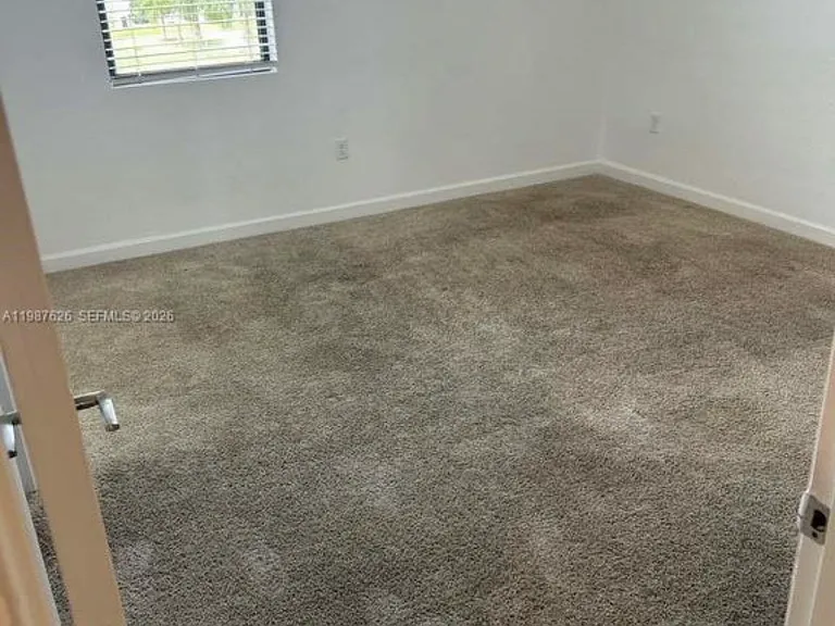 803 SW 11th Way — Photo 6