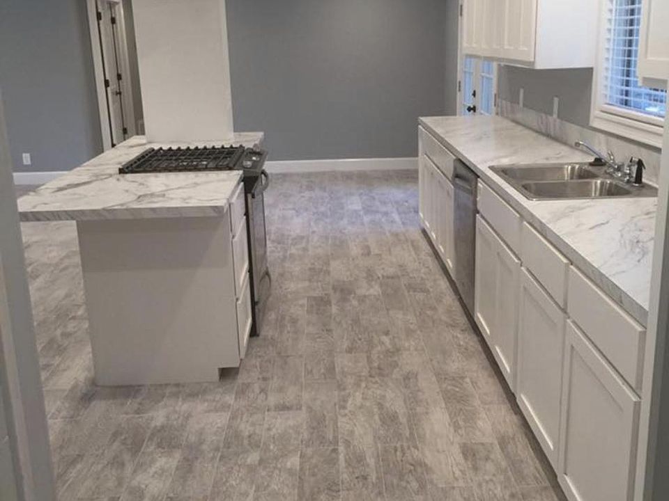 2nd image of 904 Glenmar Ave