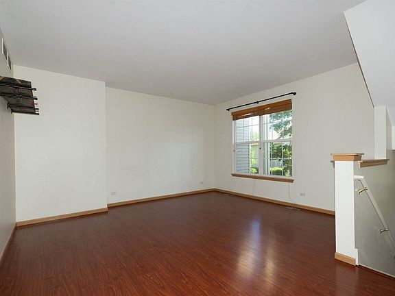 3rd image of 954 Summit Creek Dr