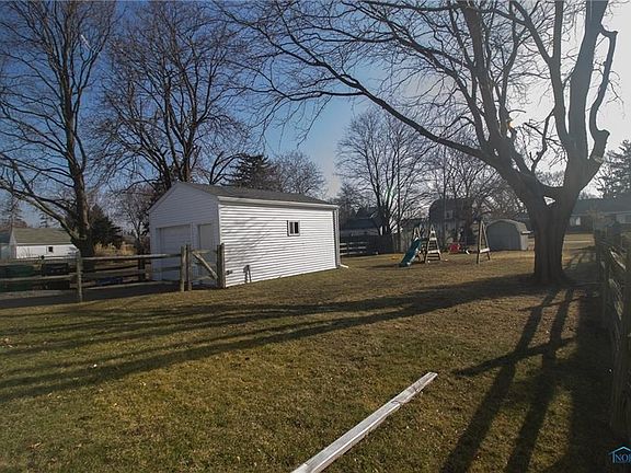 3rd image of 152 Windsor Dr