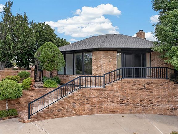 3rd image of 545 E Oak Pl