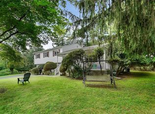 7 Holly Cir, Monsey, NY 10952