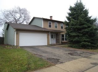 2433 S Crescent Ln, Aurora, IL 60504