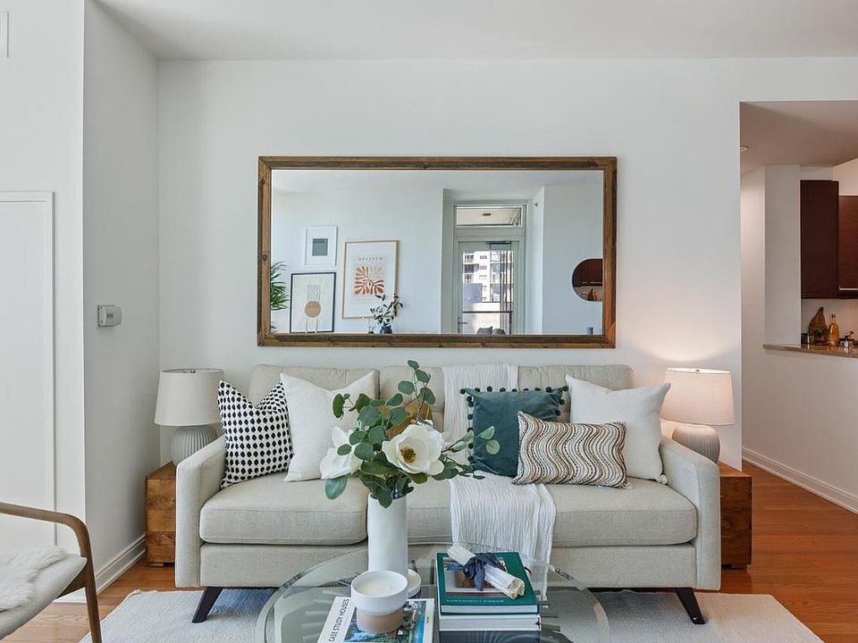 1st image of 425 1st St #1008HH