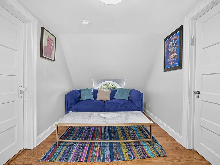 44 Elizabeth St — Photo 22