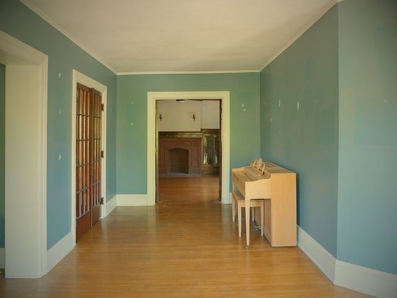 4th image of 489 Norwood Ave