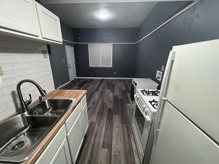 430 Case Ave #2 — Photo 4