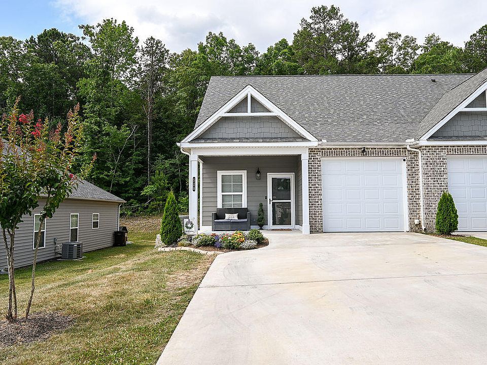1st image of 528 Bellingham Dr NE