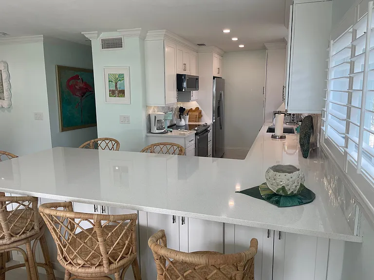 2100 Gulf Shore Blvd N #100 — Photo 11