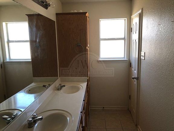 5th image of 1307 Cinch Dr APT B