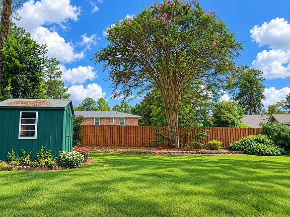 3rd image of 3215 Colonial Dr