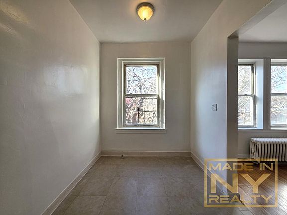 3rd image of 3620 Parsons Blvd #3E