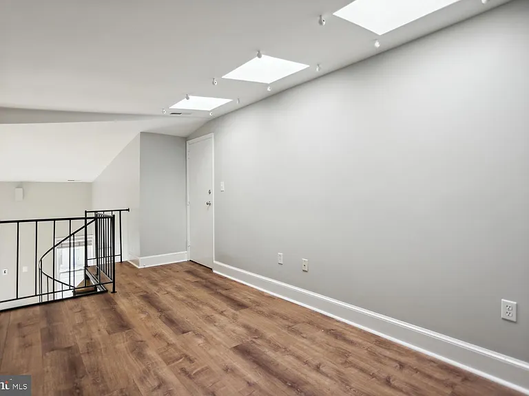 676 4th St NE #402 — Photo 15