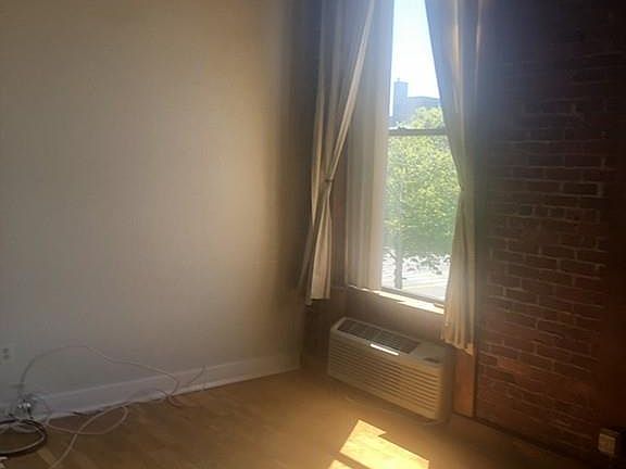 4th image of 24 Norman St APT 204